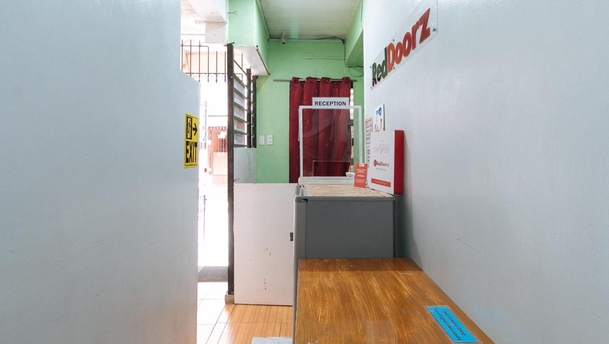 Reddoorz At Dbuilders Rooms Ph2 Taguig Exterior photo